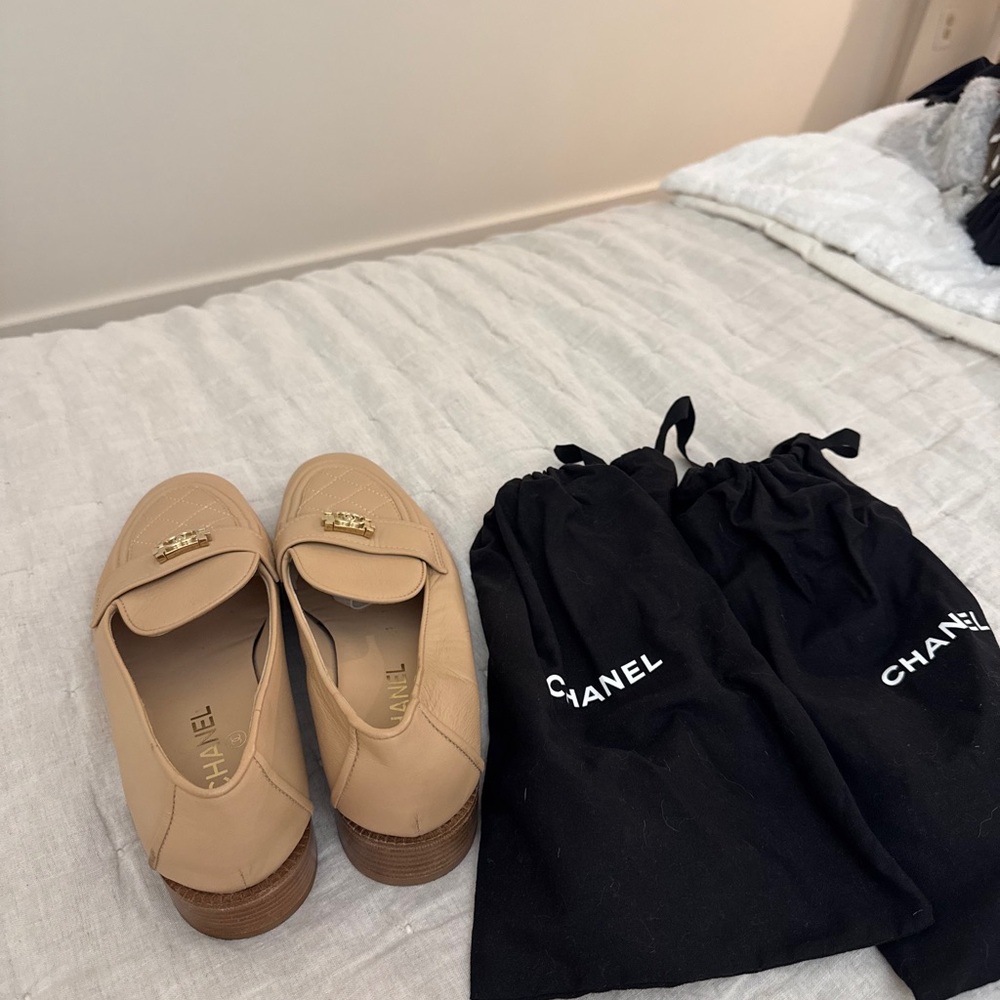 CHANEL Beige Quilted Leather Loafers with Gold Hardware size 41.5 US 10.5 - Picture 2 of 7